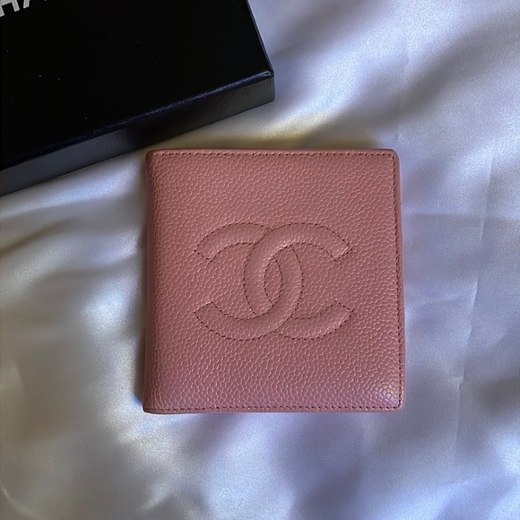 2003 Chanel Pink Caviar Compact Wallet - Picture 2 of 8